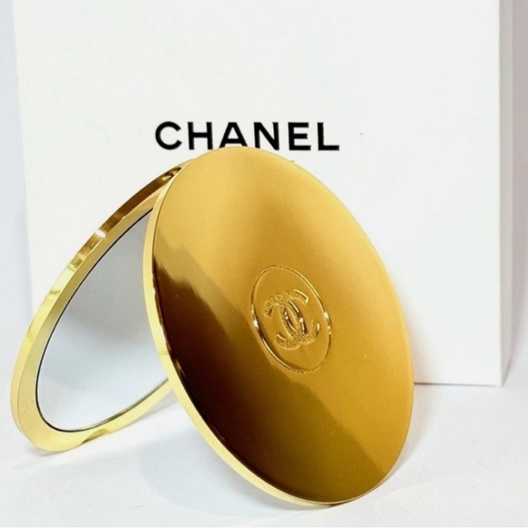 Chanel Beautè Gold Compact Double Makeup Mirror - Picture 2 of 5
